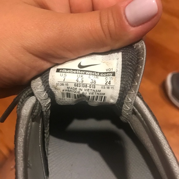 Women’s Nike Sneakers - Picture 5 of 7